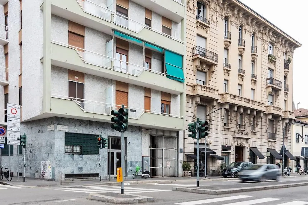 Apartamento Da Mauro Sui Navigli Bilocale Vista Darsena Milán Italia
